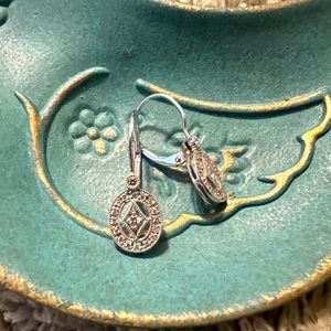 14k white gold vintage cut diamond lever back drop earring